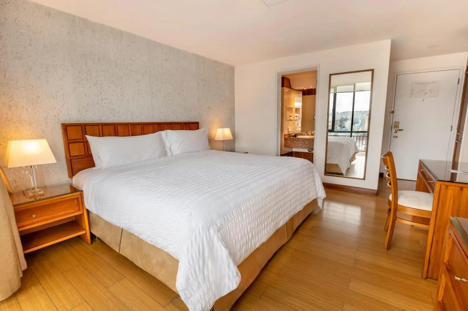 ****  Hotel Rio Amazonas Quito Ecuador